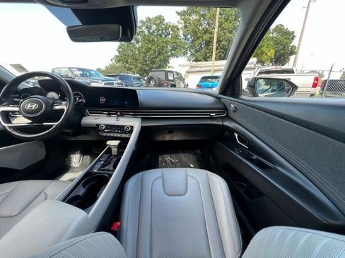 Used 2024 Hyundai Elantra Limited image 33