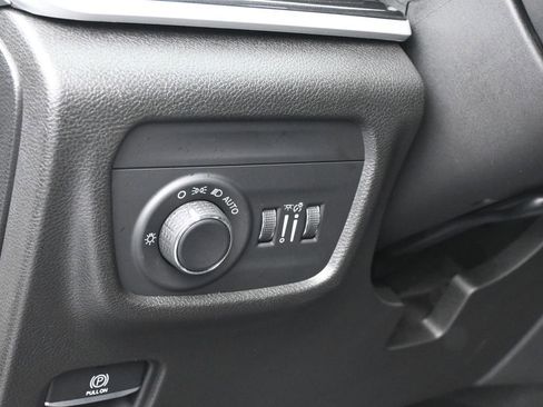 Used 2021 Jeep Grand Cherokee L Laredo image 15