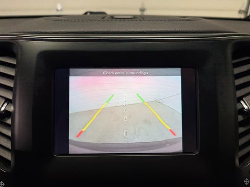 Used 2019 Jeep Cherokee Latitude Plus w/ Cold Weather Group AWD/4WD image 22