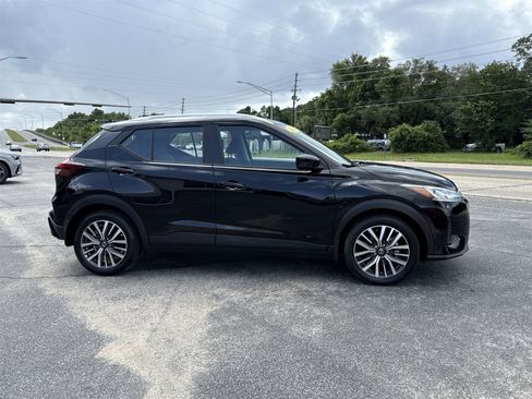 Used 2021 Nissan Kicks SV image 6