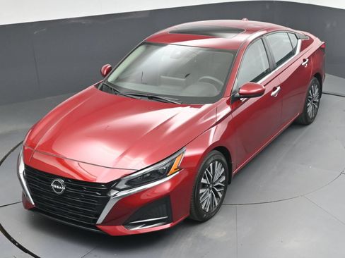 Certified 2024 Nissan Altima 2.5 SV w/ SV Premium Package FWD image 30