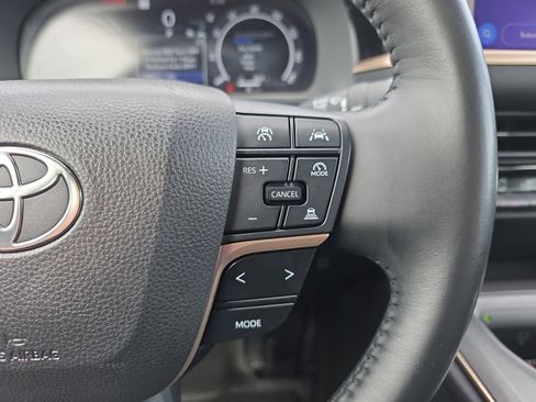 Used 2023 Toyota Crown AWD/4WD image 17