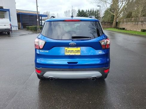 Used 2017 Ford Escape SE w/ Equipment Group 201A image 4