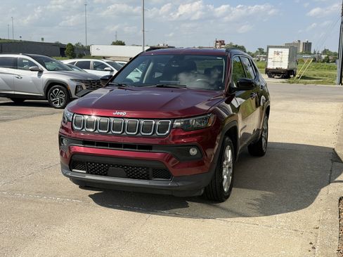 Used 2022 Jeep Compass Latitude AWD/4WD image 14