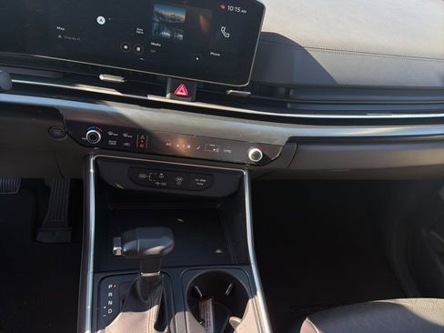 Used 2025 Kia Carnival image 24