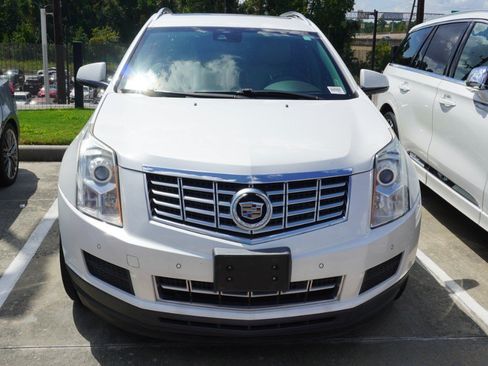 Used 2016 Cadillac SRX Luxury w/ Driver Awareness Package FWD image 2