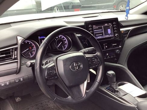 Used 2021 Toyota Camry SE image 2