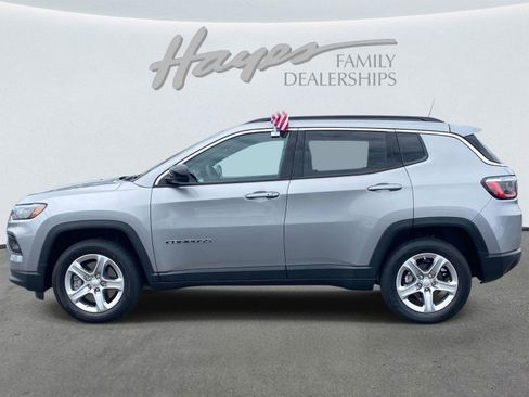 Used 2023 Jeep Compass Latitude AWD/4WD image 9