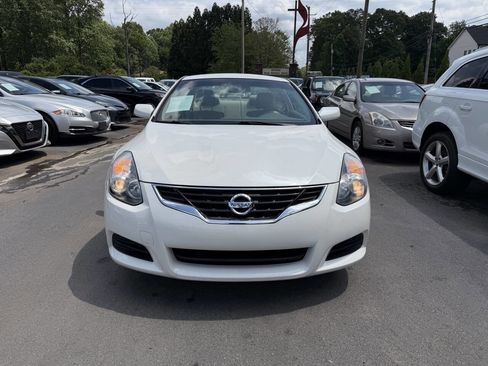 Used 2011 Nissan Altima 2.5 S w/ Convenience Pkg FWD image 2
