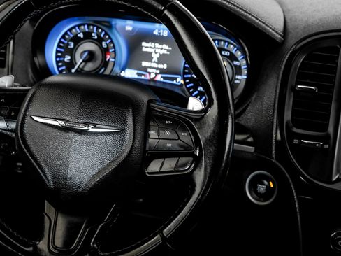 Used 2019 Chrysler 300 S image 16