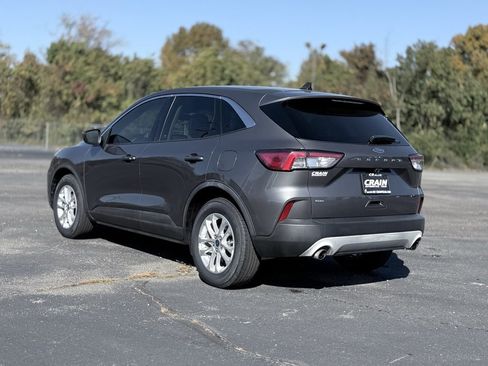 Used 2021 Ford Escape SE image 5