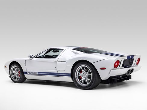 Used 2005 Ford GT RWD image 4
