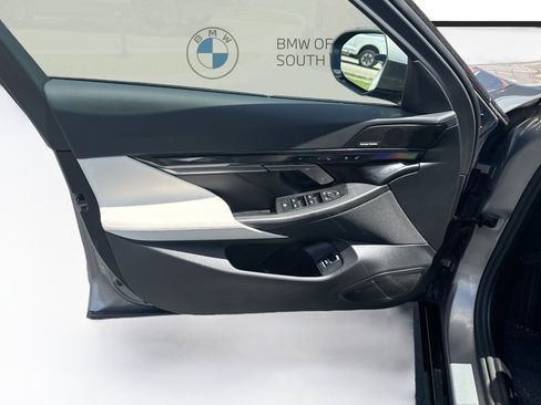Used 2025 BMW i5 xDrive40 w/ M Sport Package AWD/4WD image 17