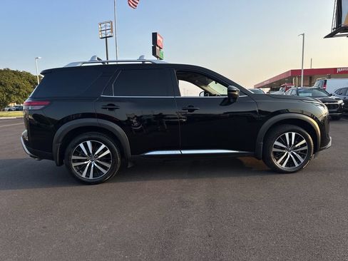 Used 2024 Nissan Pathfinder Platinum w/ Cargo Package AWD/4WD image 8