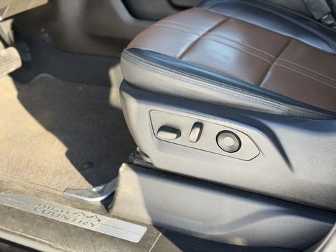 Used 2024 Chevrolet Silverado 3500 High Country image 42