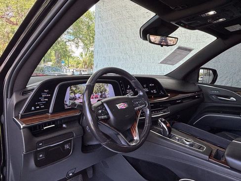 Used 2021 Cadillac Escalade ESV Premium Luxury RWD image 16