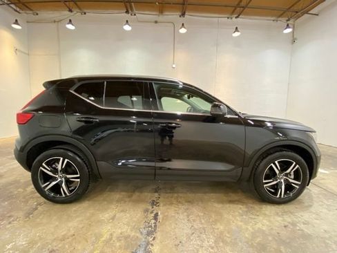 Used 2025 Volvo XC40 B5 Core AWD/4WD image 6