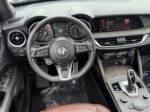 Used 2022 Alfa Romeo Stelvio Ti AWD/4WD image 13