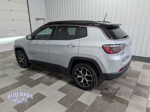 Used 2025 Jeep Compass Limited AWD/4WD image 2