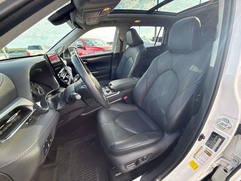 Certified 2021 Toyota Highlander Platinum AWD/4WD image 26