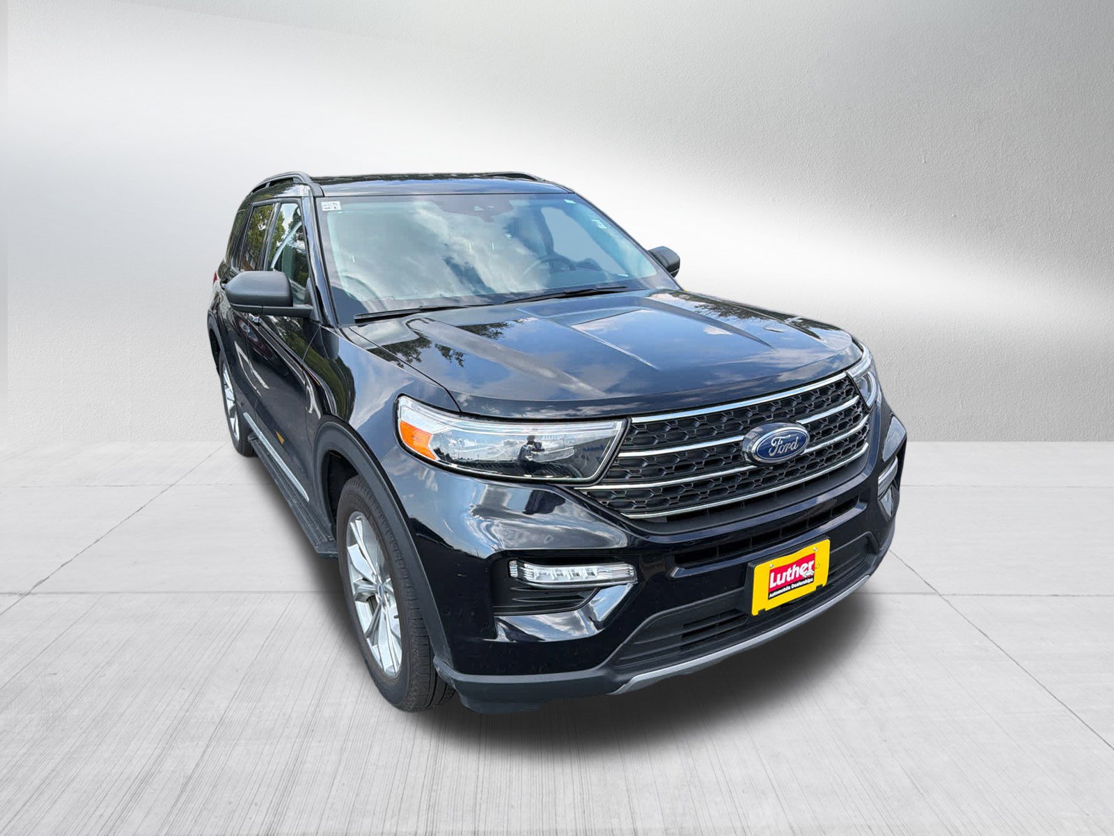 Used 2023 Ford Explorer XLT w/ Equipment Group 202A AWD/4WD image 5