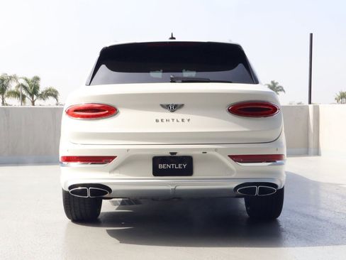 Used 2023 Bentley Bentayga Extended Wheelbase image 11