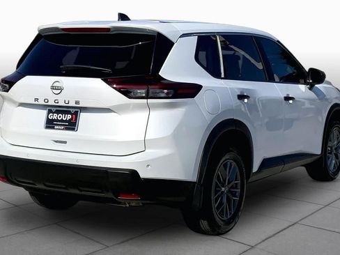 Used 2025 Nissan Rogue S FWD image 12