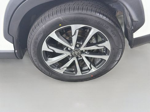 Used 2022 Toyota Corolla Cross XLE AWD/4WD image 11