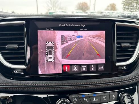 Used 2025 Chrysler Pacifica Pinnacle w/ Trailer Tow Group image 20