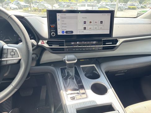 Used 2025 Toyota Sienna XLE FWD image 22