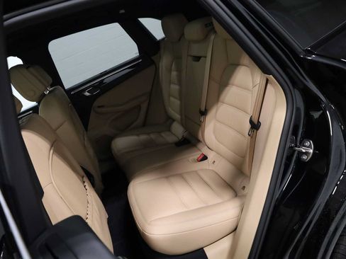 Certified 2026 Porsche Macan AWD/4WD image 36