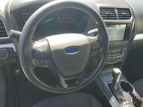 Used 2017 Ford Explorer XLT AWD/4WD image 20
