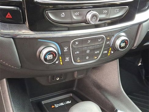 Used 2023 Chevrolet Traverse LT image 13