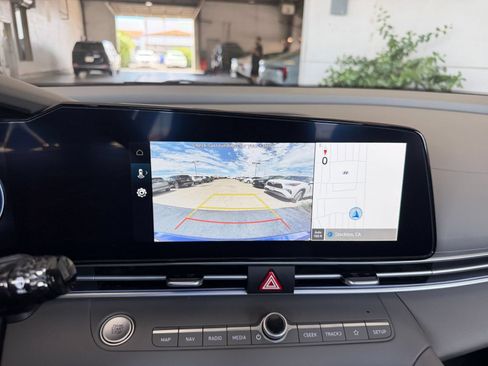 Used 2025 Hyundai Elantra SEL FWD image 21