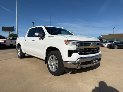 Used 2025 Chevrolet Silverado 1500 LTZ AWD/4WD image 3