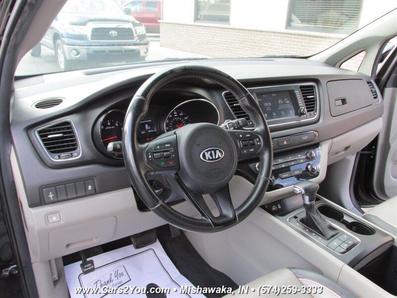 Used 2017 Kia Sedona LX w/ LX Essentials Premium Package FWD image 10