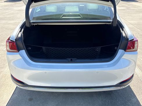 Used 2022 Lexus ES 300h w/ Luxury Package FWD image 32