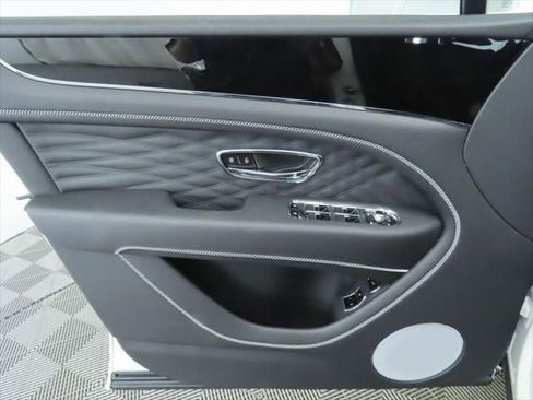 New 2025 Bentley Bentayga image 25