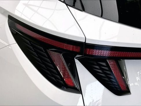 Used 2025 Hyundai Tucson Limited image 16