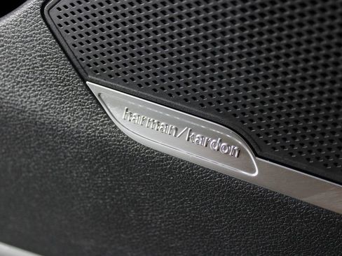 Used 2025 Kia Sportage SX image 24