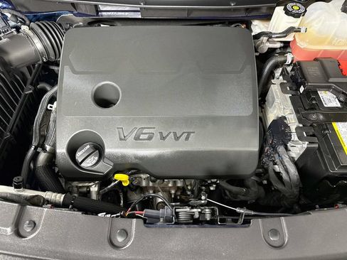 Used 2023 Chevrolet Traverse LT FWD image 35