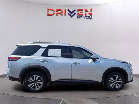 Used 2023 Nissan Pathfinder SL image 6