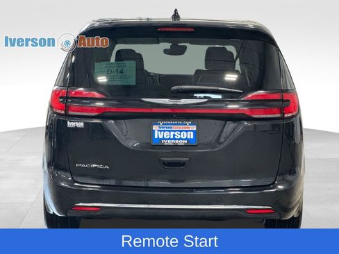 Used 2024 Chrysler Pacifica Touring-L FWD image 8