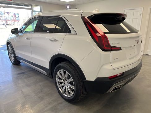 Used 2023 Cadillac XT4 Premium Luxury image 3