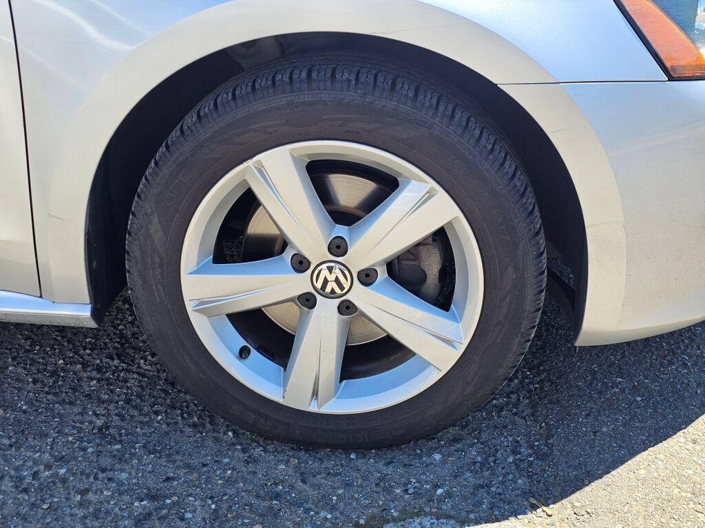 Used 2014 Volkswagen Passat 1.8T SE FWD image 9