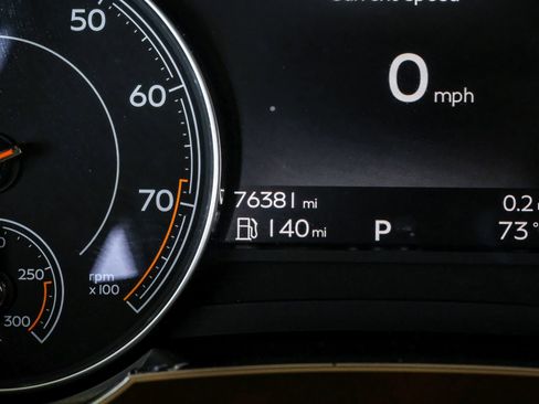Used 2019 Bentley Bentayga AWD/4WD image 18