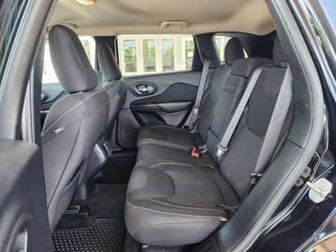 Used 2016 Jeep Cherokee Latitude w/ Cold Weather Group AWD/4WD image 13