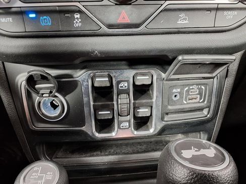 Used 2024 Jeep Wrangler Unlimited Sahara image 7