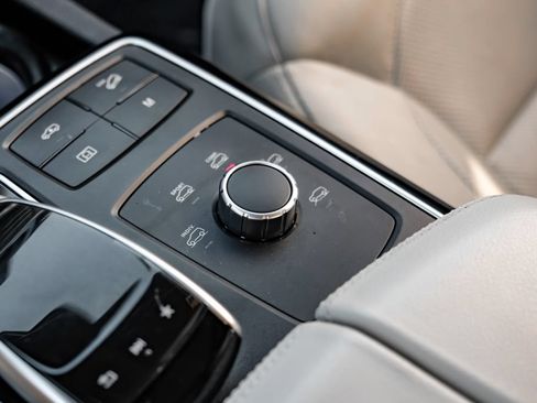Used 2018 Mercedes-Benz GLS 550 4MATIC image 28