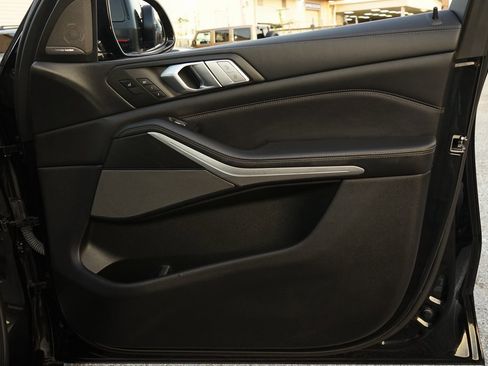 Used 2021 BMW X7 M50i image 27